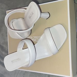 Michael Kors Clara Sandal, Leather Size 8M Color: Light Cream